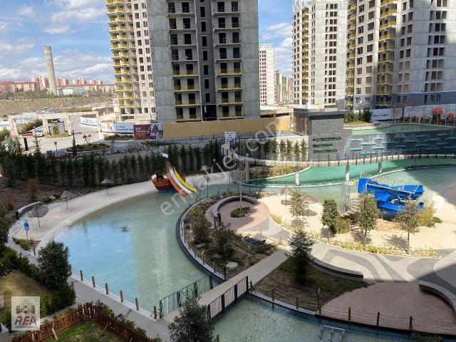 Sinpaş Marina'da Balkonlu Göl Manzaralı 1.5+1 Lüks Eşyalı