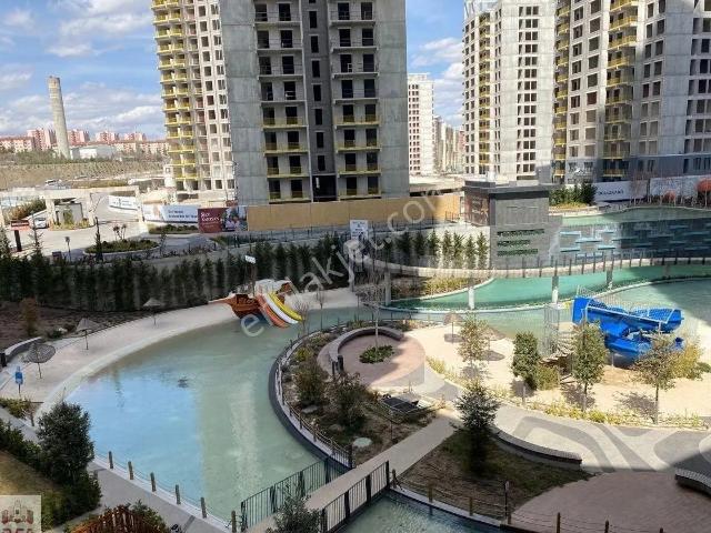 Sinpaş Marina'da Balkonlu Göl Manzaralı 1.5+1 Lüks Eşyalı