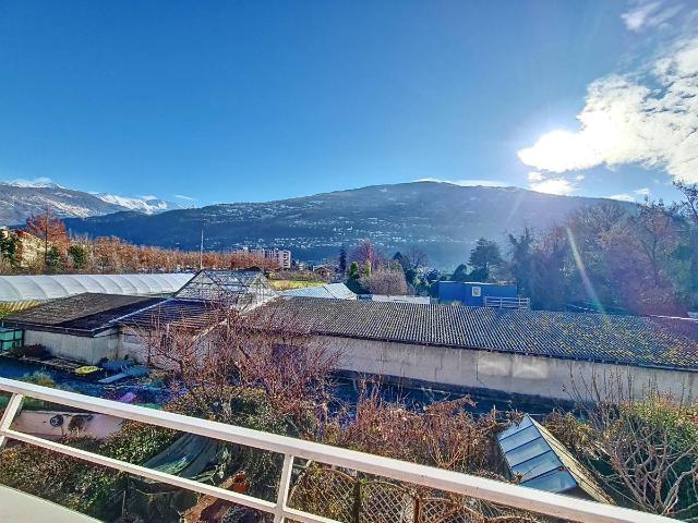 Sion, appartement de 3.5 pièces moderne de 80 m2 avec balcon au sud et place de parc