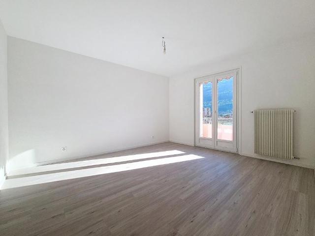 Sion, appartement de 3.5 pièces moderne de 80 m2 avec balcon au sud et place de parc