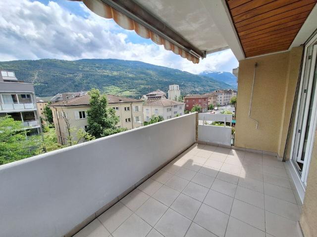 SION CENTRE BEL APPARTEMENT 2.5 PIECES AVEC BALCON