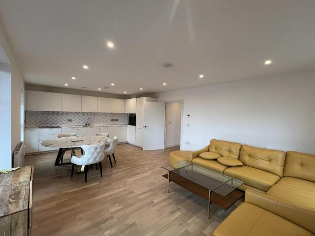 Sibley House, Southall UB1 2 bed apartment to rent £2,200 pcm £508 pw