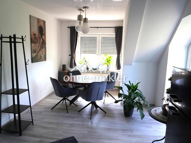 Sicher investieren: Gepflegte, vermietete Galerie Wohnung mit Balkon, Keller, PKW Stpl