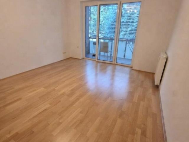 sichern sie sich diese exklusive 3 zimmer wohnung mit loggia! wunderschöne grünlage sowie top infrastruktur sorgen für ein einzigartiges wohngefühl!
