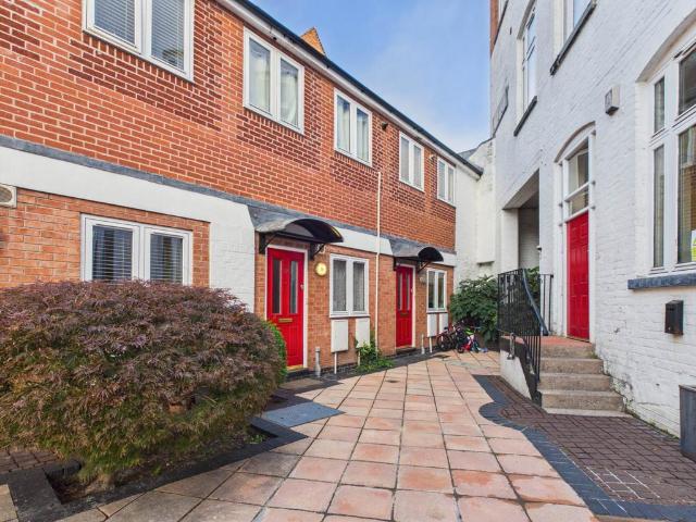 Sidbury House, 3 College Street 1 bed mews to rent £775 pcm £179 pw