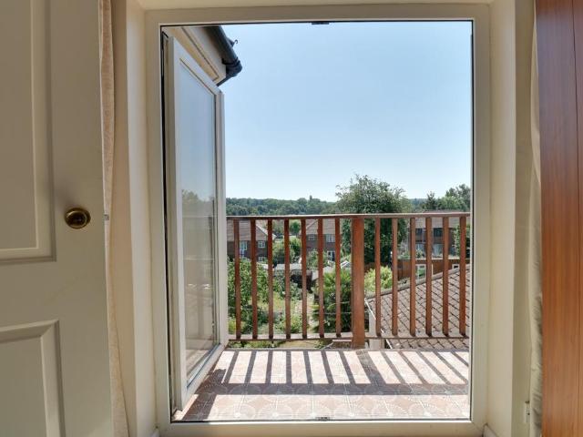 Sidcup, Kent DA14 4 bed semi detached house to rent £3,000 pcm £692 pw