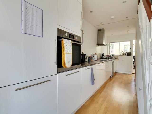 Sidcup, Kent DA14 4 bed terraced house to rent £2,300 pcm £531 pw