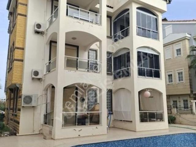 Side Merkezi Konumda 1+1 Eşyalı Havuzlu Kiralık Daire