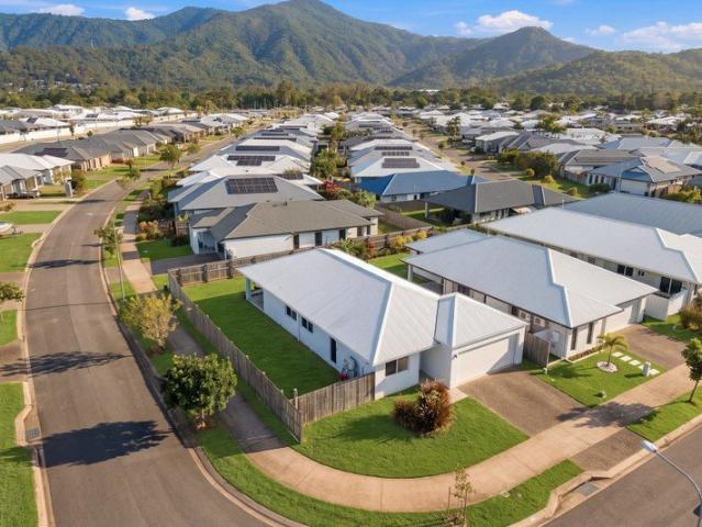 SIDE ACCESS, HIGH CEILINGS, MODERN HOME, TILED THROUGHOUT