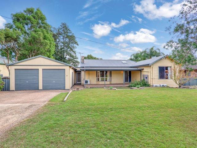 Side access, huge yard & space to burn!