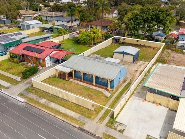 SIDE ACCESS, LARGE SHED & 743M² OF POTENTIAL!
