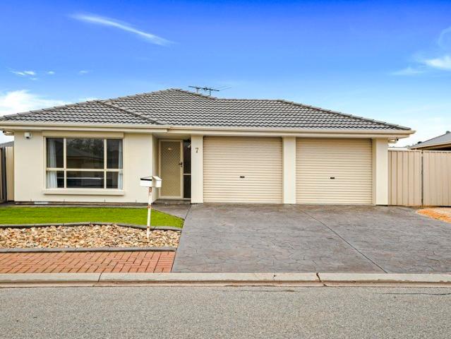 Side Access, Solar Savings & Entertainer's Appeal!