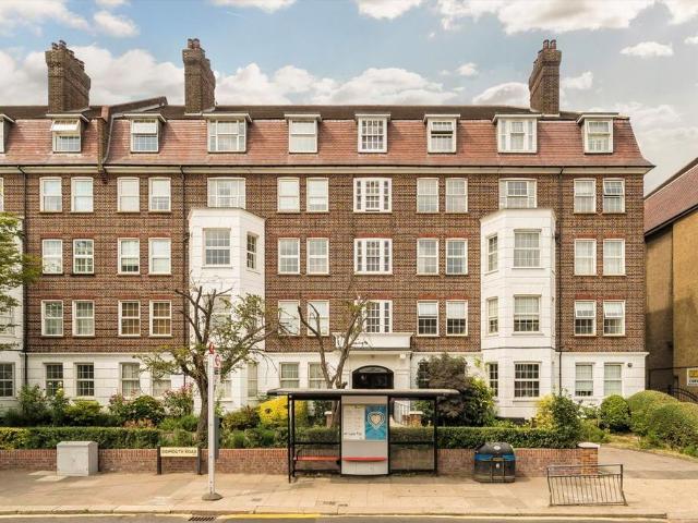 Sidmouth Road, London NW2 3 bed flat to rent £3,300 pcm £762 pw