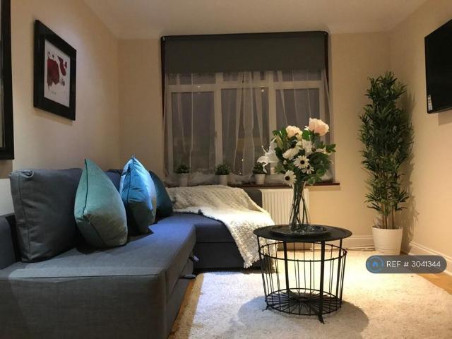 Sidmouth Road, London, NW2 2 bed flat to rent £2,100 pcm £485 pw