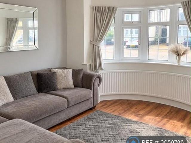 Sidmouth Road, Welling, DA16 2 bed semi detached house to rent £1,750 pcm £404 pw