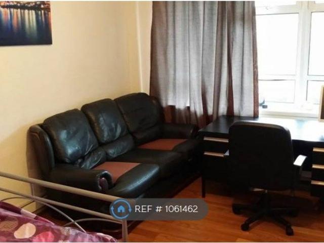 Sidmouth Street, London WC1H, 3 bed flat to rent, £3,900 pcm | PrimeLocation