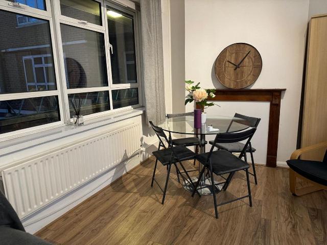 Sidmouth Street, London WC1H, 3 bed flat to rent, £3,800 pcm | PrimeLocation