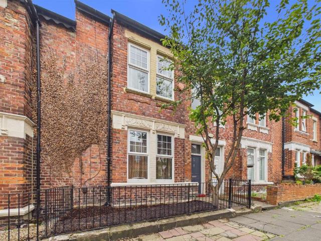 Sidney Grove, Newcastle Upon Tyne NE4 3 bed terraced house to rent £1,295 pcm £299 pw