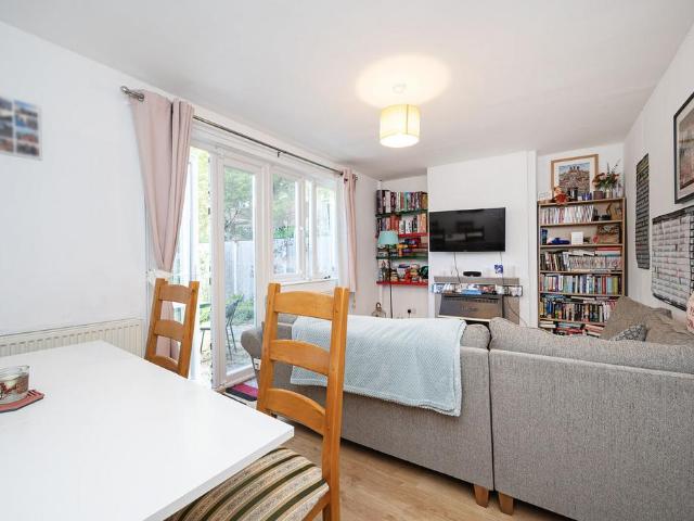Sidney Square, E1, Whitechapel. 2 bed end of terrace house to rent £3,000 pcm £692 pw