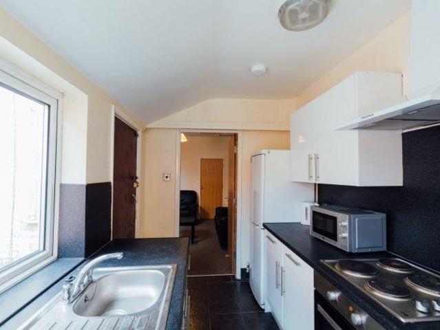Sidney Street 3 bed house share to rent £1,233 pcm £285 pw