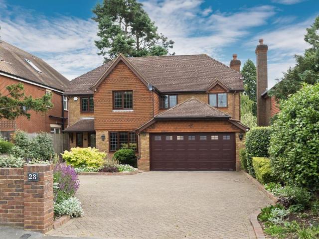 Sidney Road, Walton on Thames. 5 bed detached house to rent £5,250 pcm £1,212 pw