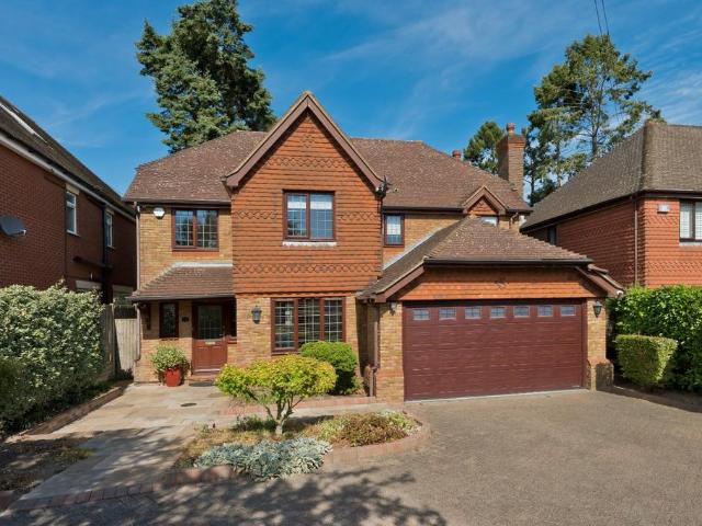 Sidney Road, Walton on Thames. 5 bed detached house to rent £5,000 pcm £1,154 pw