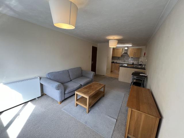 Sidney Road, Staines Upon Thames TW18, 1 bed flat to rent, £1,250 pcm | PrimeLocation