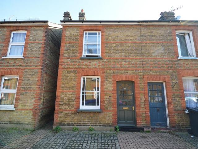 Sidney Terrace, Bishops Stortford, CM23 2 bed terraced house to rent £1,450 pcm £335 pw