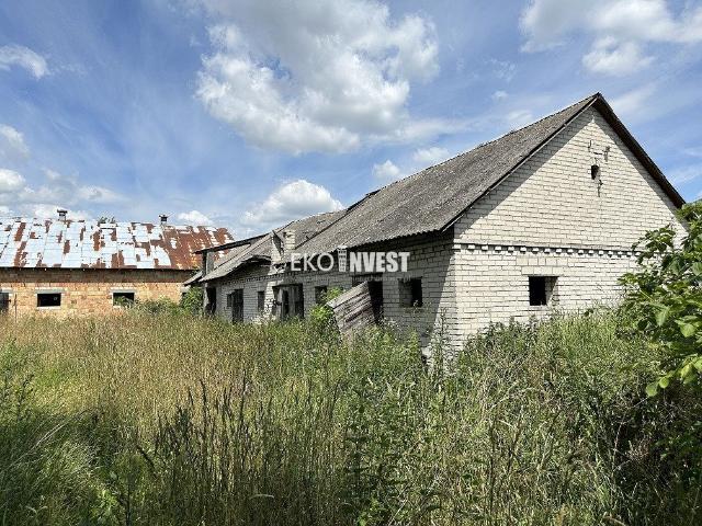 Siedlisko 120 m² z budynkami gospodarczych w Płocochowie polecam