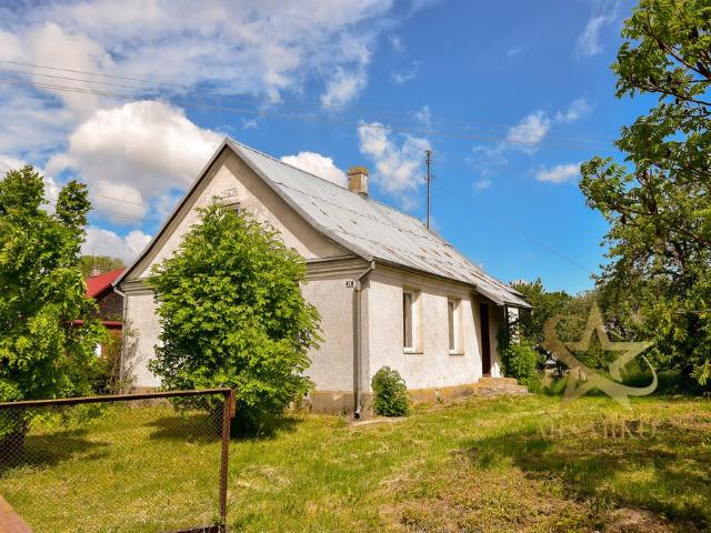 Siedlisko 90 m² w Brzozowej z budynkami gospodarcymi