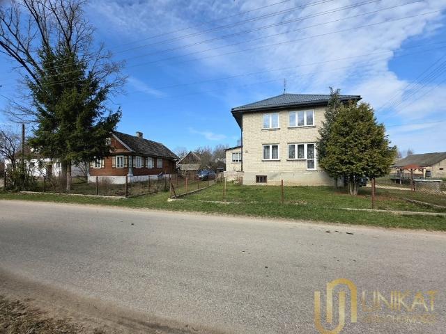 Siedlisko z domem, stodołami i stawem 2700 m²