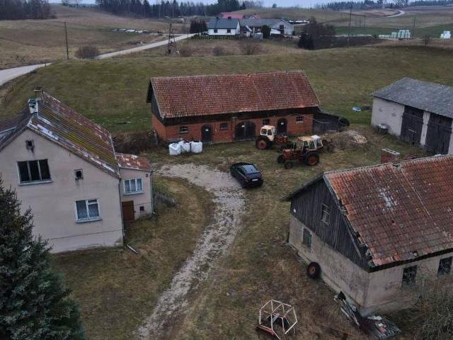 Siedlisko z potencjałem, 123 m2, zabudowania gospodarcze