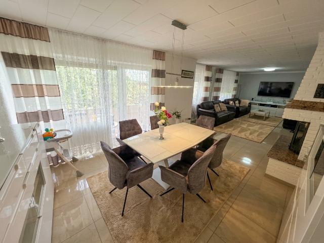 Siegburg Stallberg: Sonnige 4 Zimmer Wohnung Balkon & Aufzug