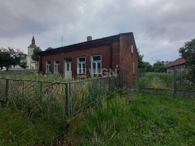Dom do remontu z dużą działką i stajnią w Siemkowicach