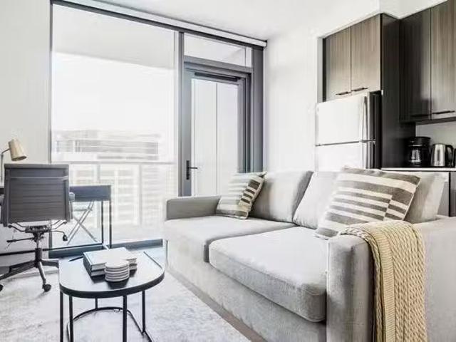 Sienna at the Thompson, 501 Brazos St, Downtown Austin 1 Bed.