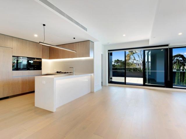 Sierra Hawthorn North Facing Apartment with Huge Balcony