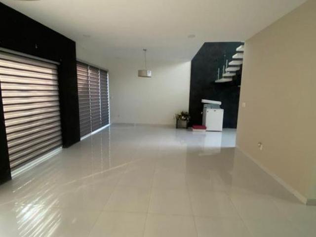 SIERRA NOGAL HERMOSA CSA VTA 3 RECAM C /BAÑO C/U PRINCIPAL A.C. BAÑO Y VESTIDOR CALENTADOR SOLAR