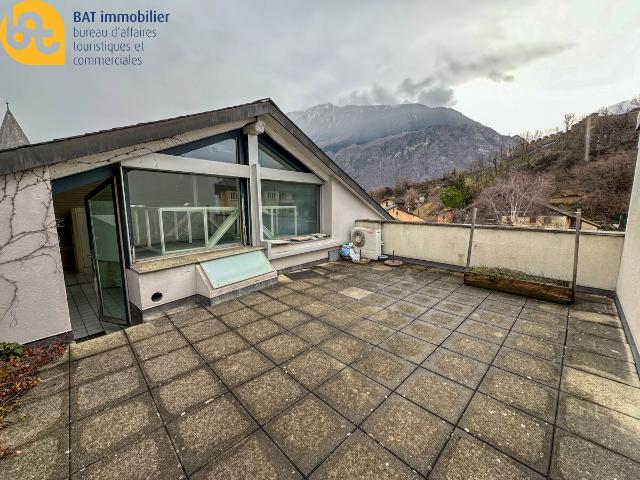 Sierre bureau loft aux combles avec ample terrasse Gobet