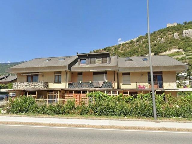 Sierre – Studio avec petite place privée devant et place de parc incluse à l’entrée est de la ville