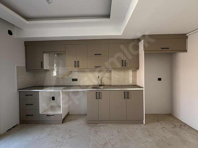 ŞEHİTLER MAH. CUMARTESİ PAZARI YAKINI SIFIR TEK DAİRE ÜZERİ