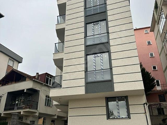 SIFIR BİNA 1. SINIF İŞÇİLİK ARAKATTA BALKONLU SPOTLU FERAH 2+1