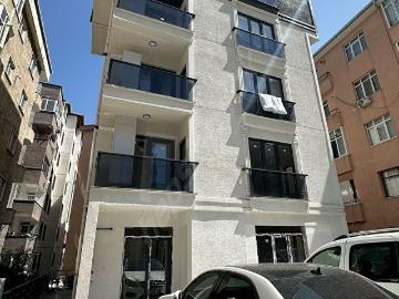 SIFIR BİNA E5 METRO DİBİ EBEVEYN BANYOLU BALKONLU FIRSAT 3+1!