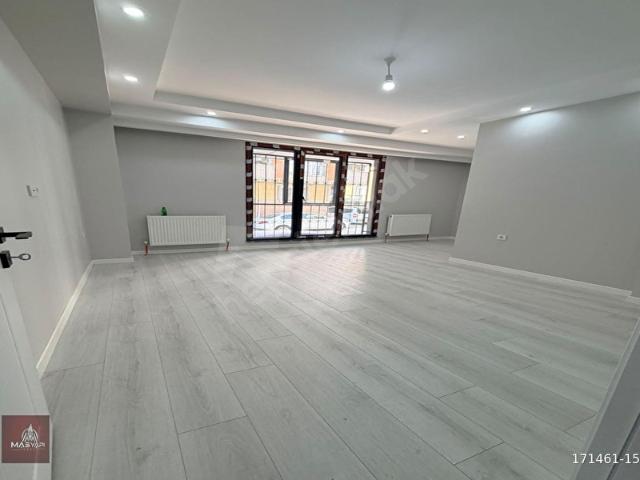 SIFIR BİNADA OTURUMA HAZIR ARAKAT EMSALİNDE SATILIK BALKONLU YÜKSEK GİRİŞ
