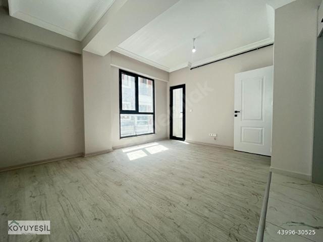 SIFIR CADDEYE 50 METRE ARA KAT BALKONLU YERDEN ISITMALI DAİRE