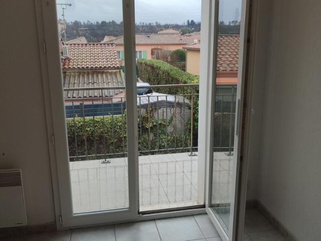 SIGEAN, VILLA T4 A ETAGE 76 M2 HAB AVEC GARAGE ET JARDIN