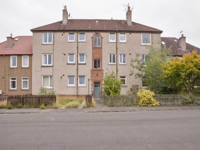 Sighthill Gardens, Edinburgh, 2 bed flat to rent £1,095 pcm £253 pw
