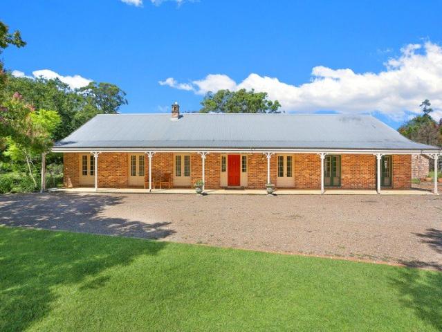Signature 7.25 Acre Estate of Timeless Quality in 'Must Have' precinct