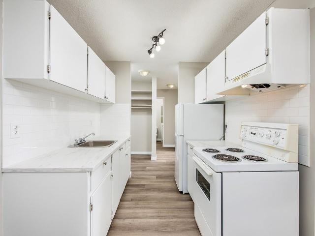 Signature Manor 1 Bedroom Apartment for Rent at 10720, 109 Street, Edmonton, AB T5P 1B3 High Park