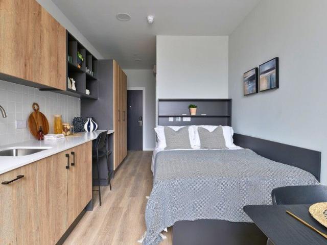 Signature Studio, Guildford Plaza GU2, Studio to rent, £1,325 pcm | PrimeLocation