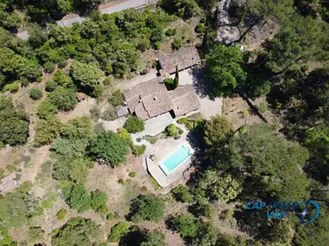 Signes 83870 Achat / Vente maison 6 pièces t6 piscine parking